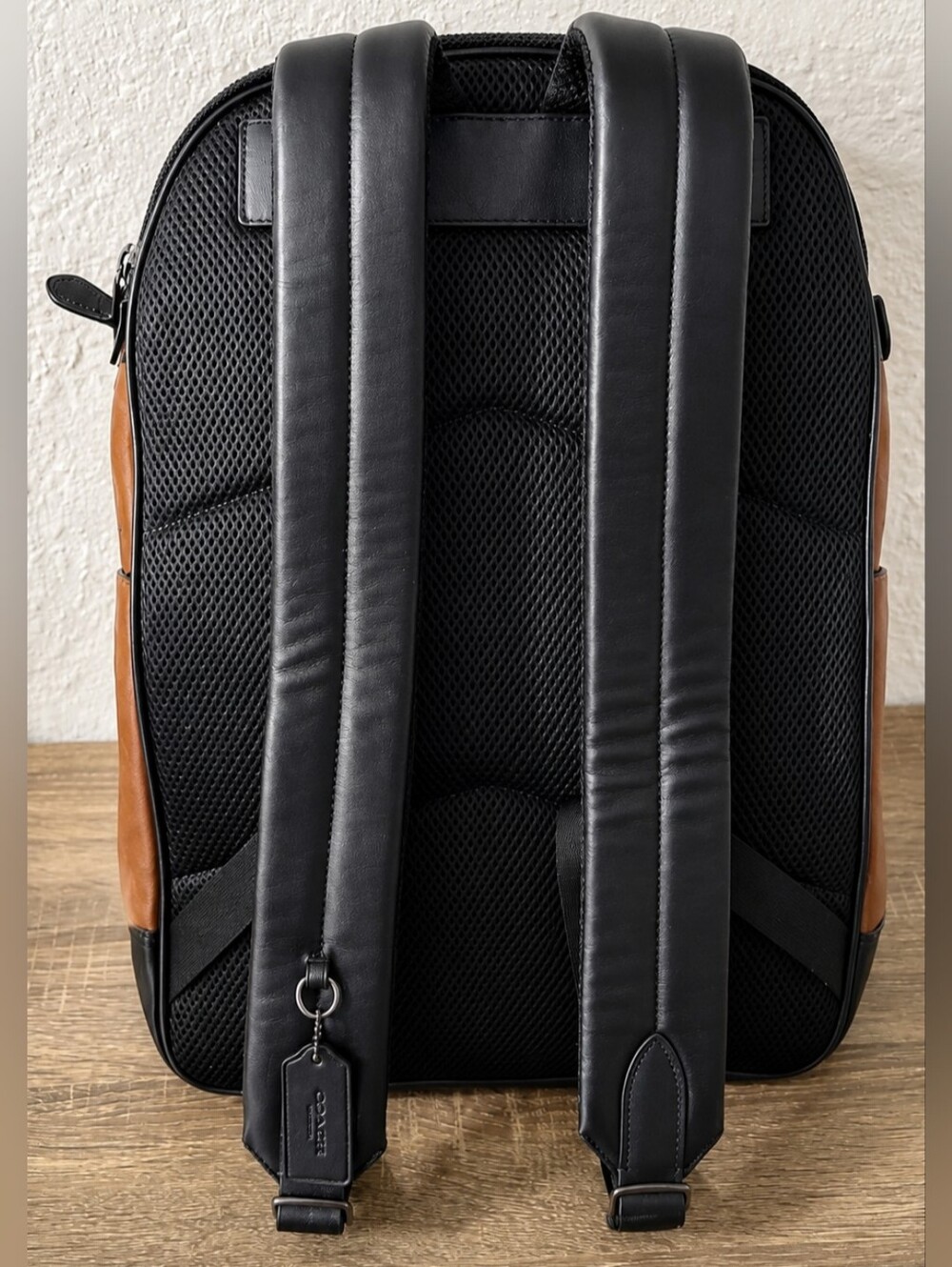 Coach men's leather backpack in saddle brown with black trim - Picture 4 of 4